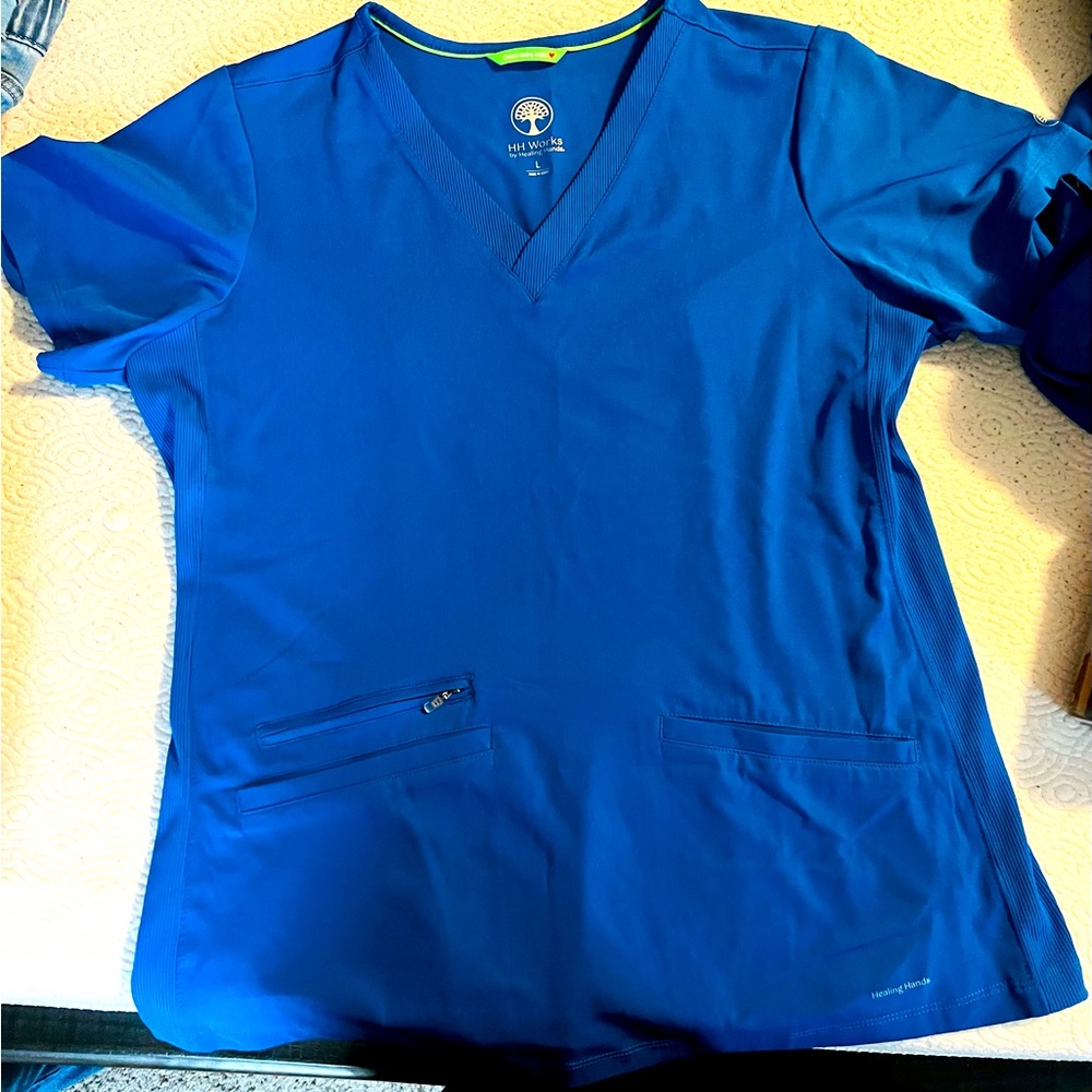 Healing hands scrub top, size L